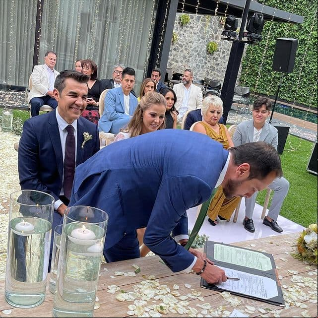 A tan solo siete meses de darle la bienvenida a Emily, su primera hija en común, Adrián Uribe y Thuany Martins se casaron por lo civil el pasado 15 de mayo.