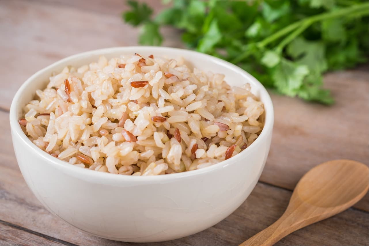 Cereales. Al ser ricos en carbohidratos y fibra, tus músculos se fortalecerán. El arroz integral y la quinoa pueden ser tus opciones.