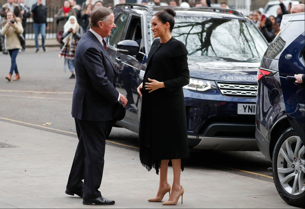 Tuiteros más empáticos apuntaron a que el bebé real es muy inquieto y que con sus caricias, Meghan intenta mitigar sus fuertes movimientos: "Baby Sussex está lleno de energía. ¡Miren cómo da pataditas tan fuerte que Meghan tiene que cerrar los ojos!", apuntó otra internauta.