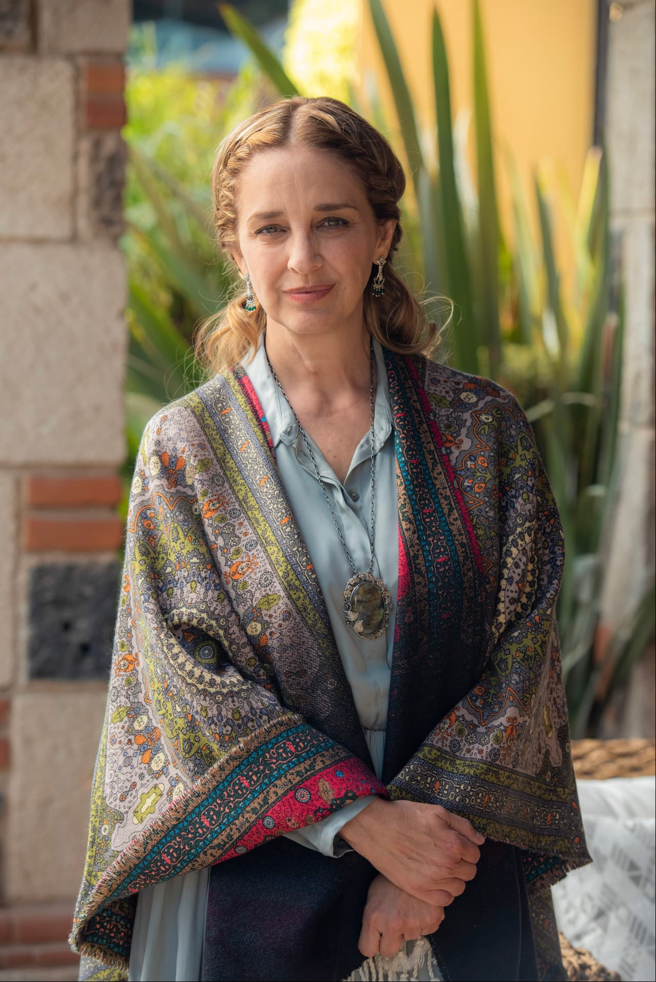 Claudia Ramírez, una de las protagonistas de la telenovela, es 'Irene', una mujer decidida, fuerte, amigable, que se sostiene en lo que cree a pesar de querer ser controlada por Dante, su hermano.