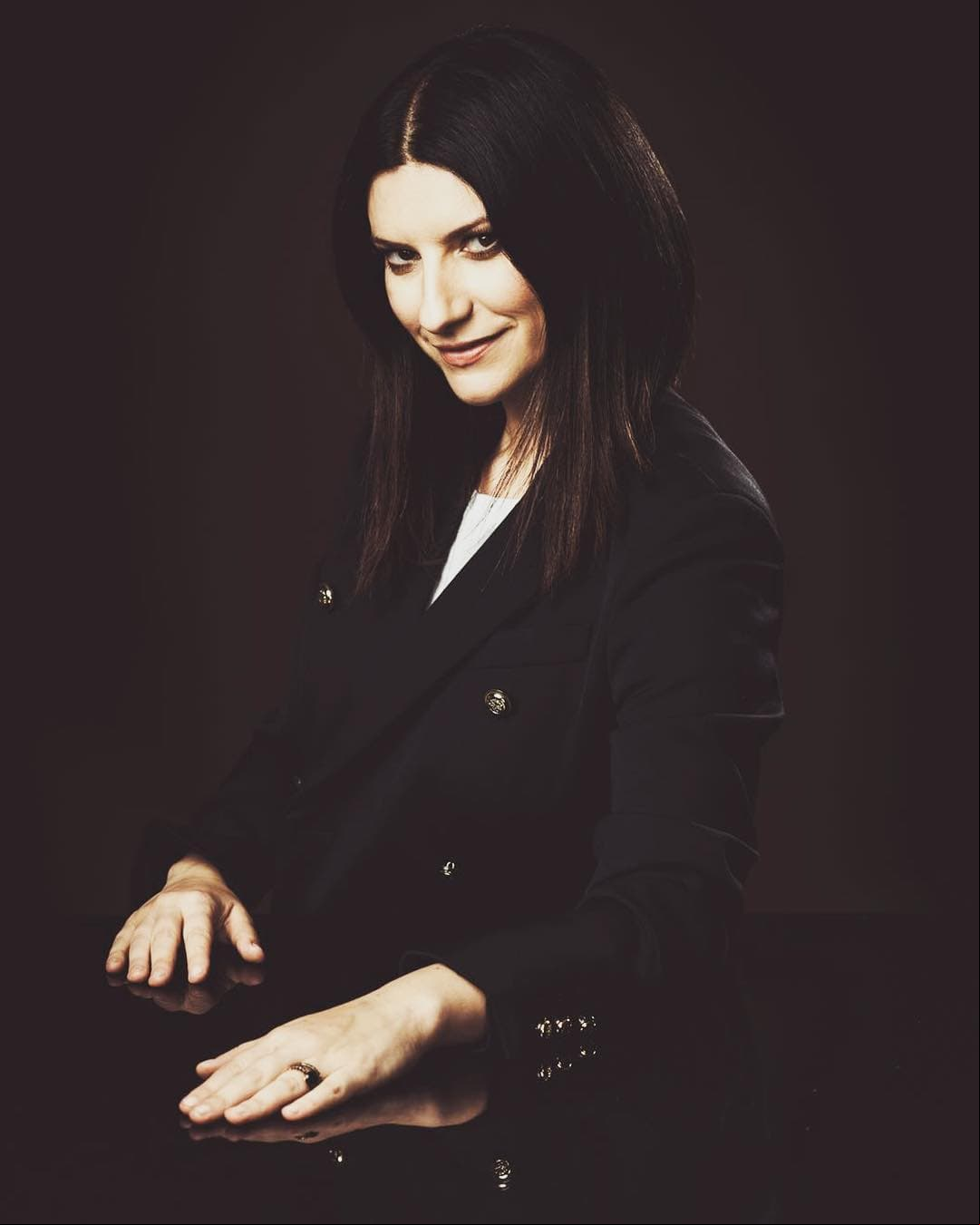 Laura Pausini le entra al reggaetón