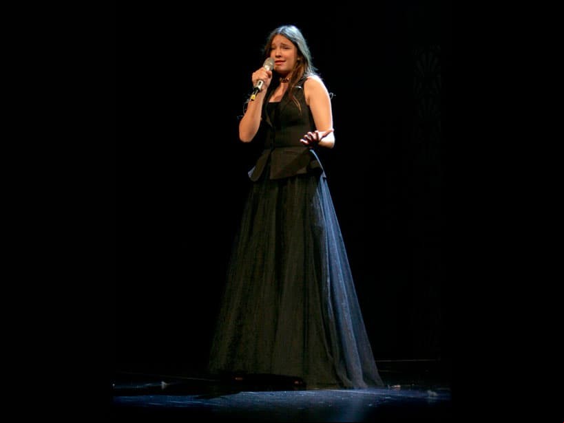 Mía Rubín Legarreta sorprendió con su espectacular forma de cantar. Interpretando el tema 'Júrame', la joven actriz consiguió cientos de aplausos, demostrado el gran talento que tiene.