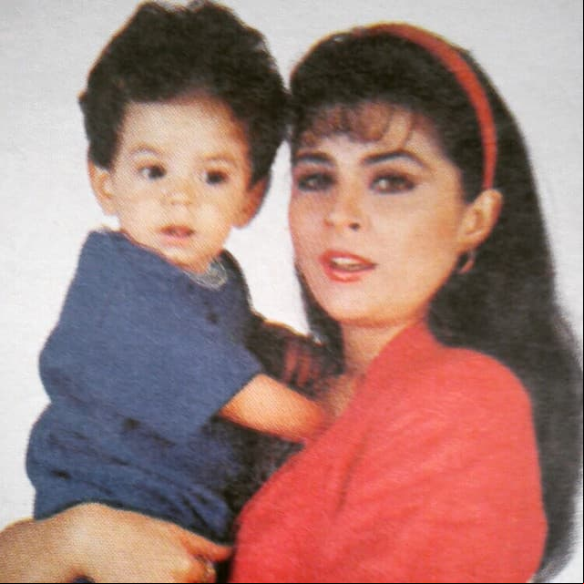 Nieto de Doña Silvia Derbez e hijo de Eugenio Derbez y Victoria Ruffo, el gen artístico indudablemente corre por las venas de José Eduardo, quien hoy celebra su cumpleaños 28.