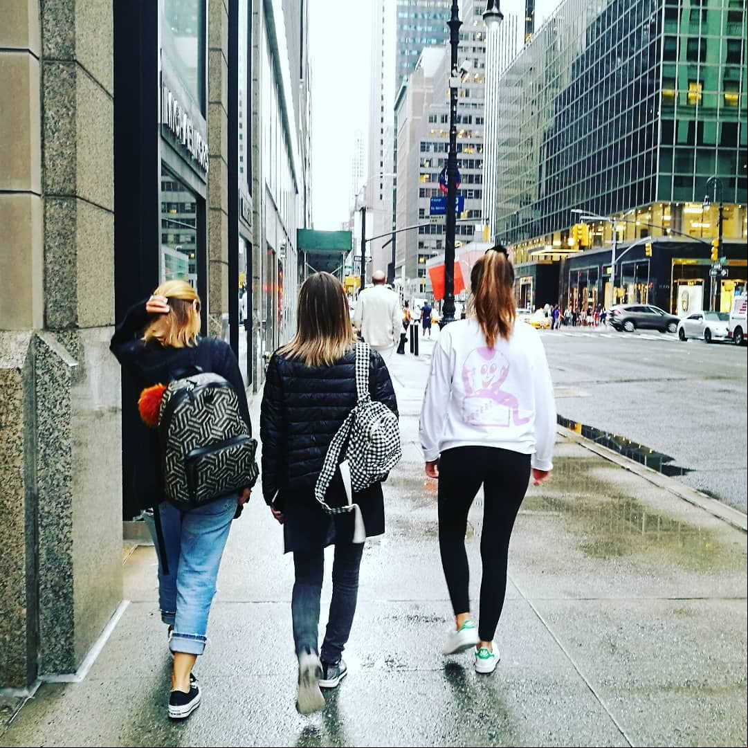 “Hace varios meses, Fernanda y yo pusimos pausa a nuestro matrimonio, fue algo platicado, sentido, llorado, puesto que nosotros no terminamos una historia que ha sido maravillosa de 24 años, llena de alegrías, tengo a mis dos hijas que son nuestro más grande tesoro”, expresó el conductor.