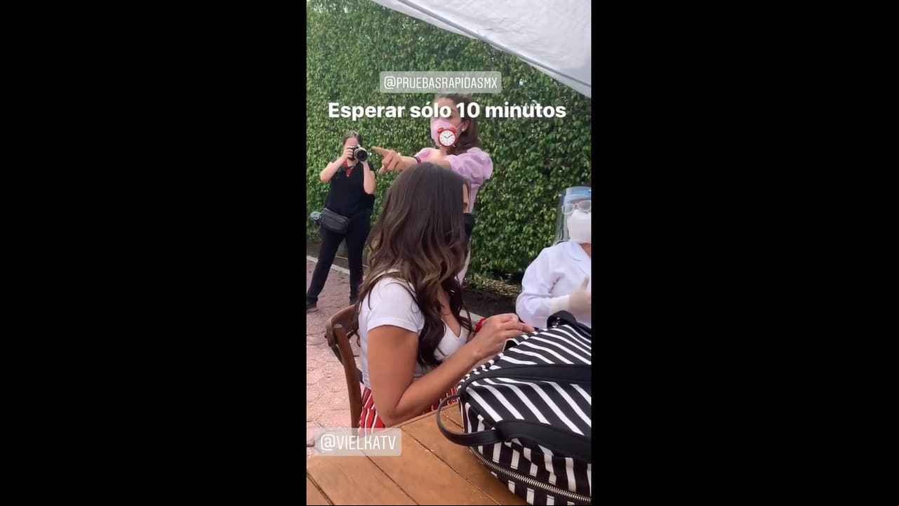 La encargada de mostrar la medida de precaución fue Liliana Lago, quien junto a Vielka Valenzuela no pudieron ocultar su nerviosismo ante el examen médico.