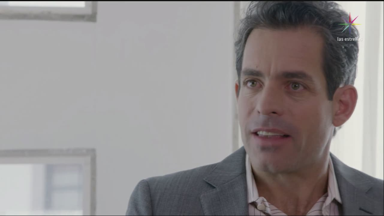 ¿Su padrastro la cela como hombre?