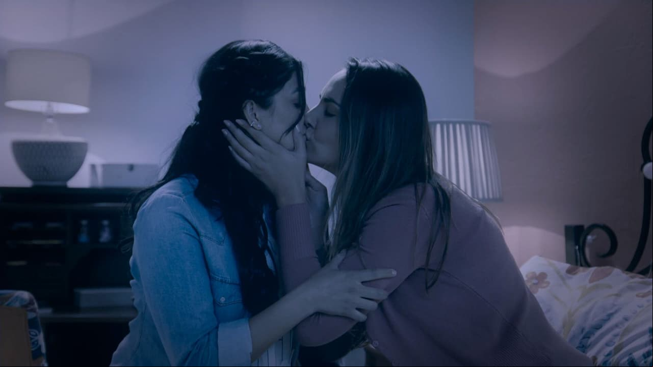Así fue el beso de Jade Fraser y Geraldine Galván en Esta historia me suena