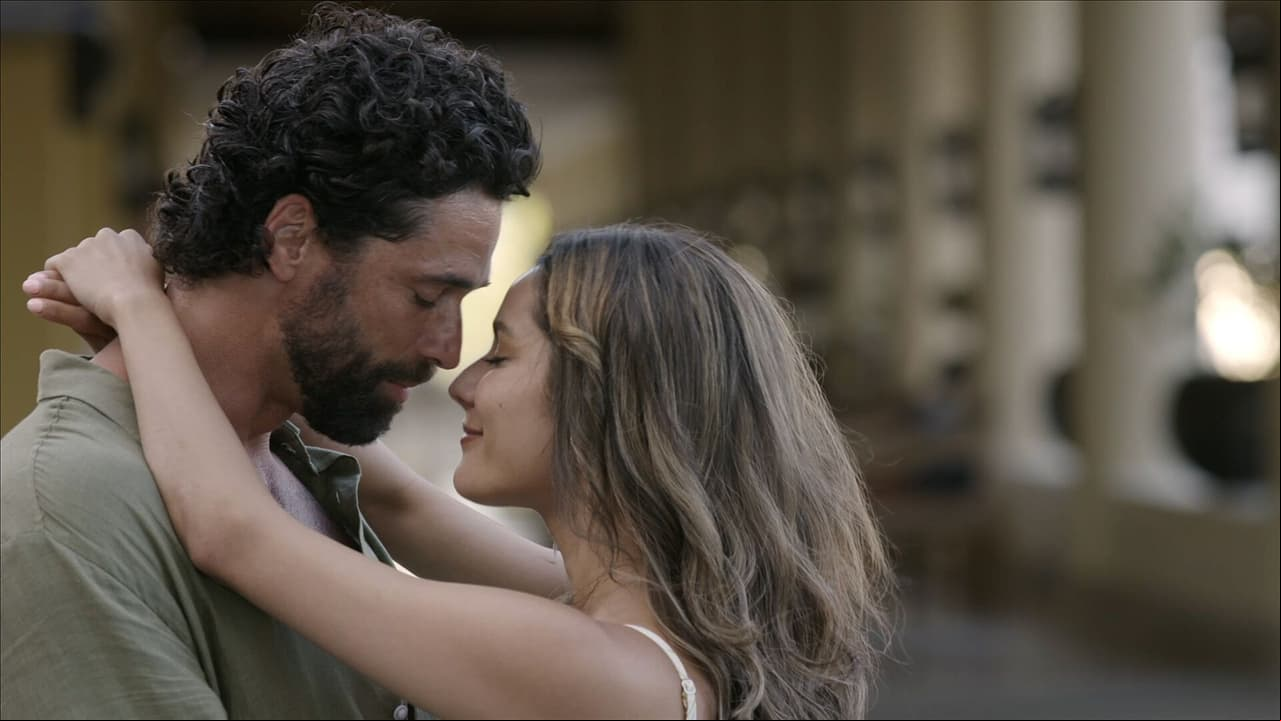 Marcelo y Luisa disfrutan su amor en el mar