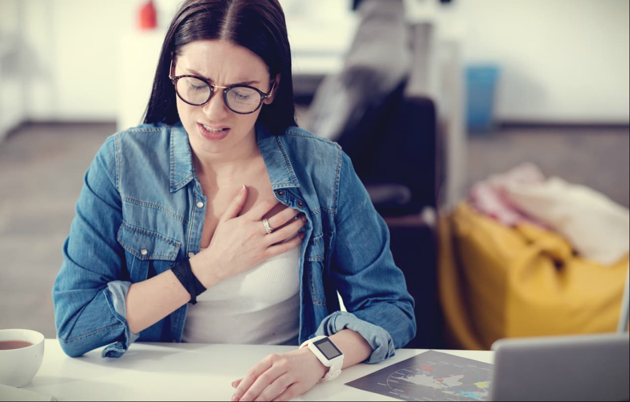 Señales que el cuerpo envía antes de un infarto al corazón