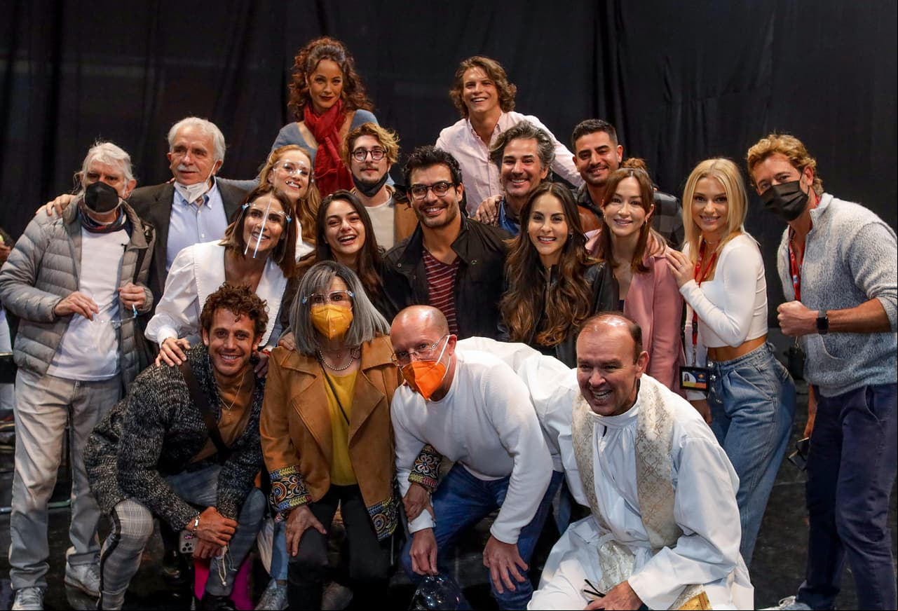 Para conmemorar este gran evento, todos posaron para la cámara de Las Estrellas.