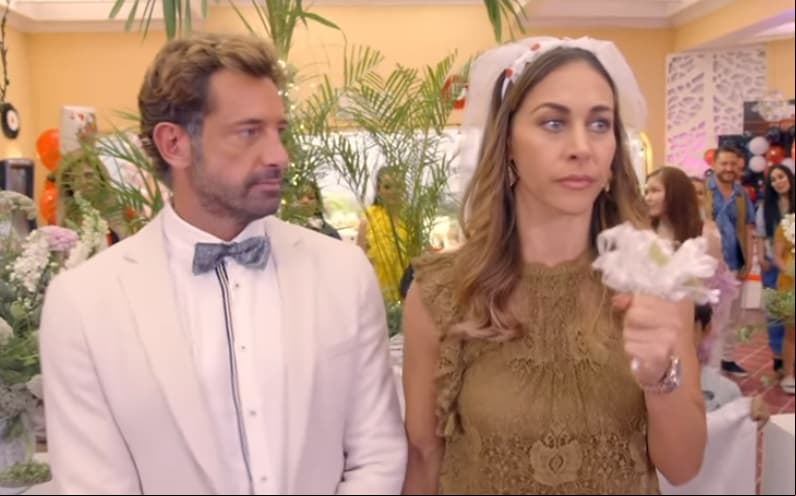 En la kermés del edificio, ‘Victoria’ y ‘Nico’ se casan en una ceremonia de ficción, pero cuando se encuentran solos en la celebración, ambos comparten la iración que sienten el uno por el otro.