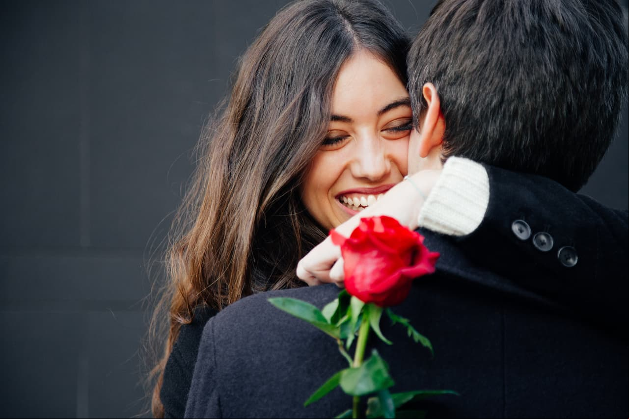 SAGITARIO. Para los que están solteros no se desesperen porque les viene un amor verdadero; mientras que a los que están en pareja, abril será un mes de casamiento o formalidad.