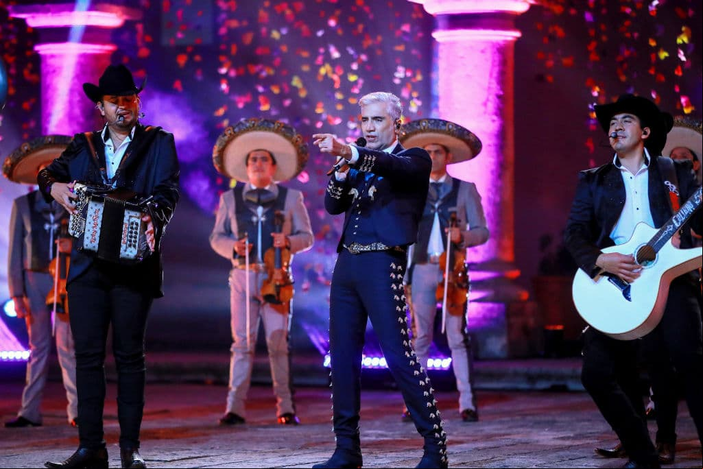Estrellas como Luis Miguel, Los Panchos, Alejandro Sanz, Roberto Carlos, Alejandro Fernández, entre otros, interpretaron temas del maestro.