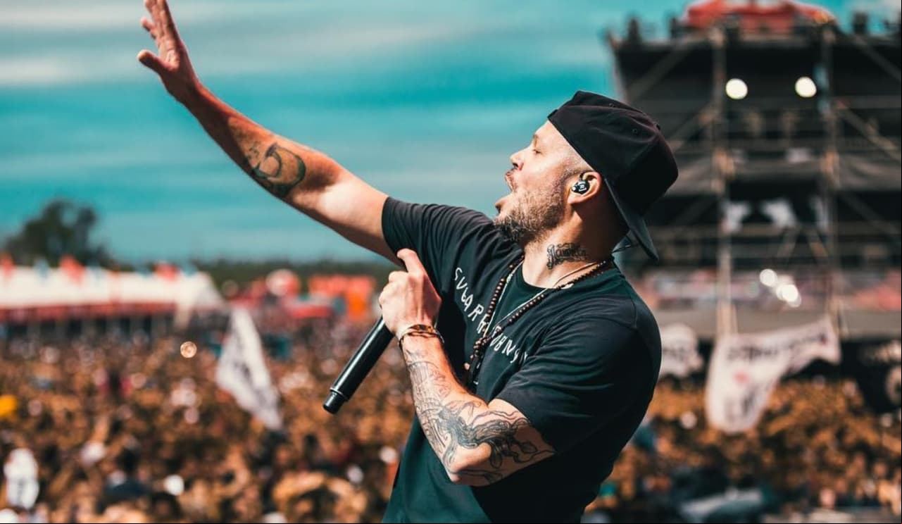 Residente interpreta la canción oficial de 'Reto 4 Elementos Naturaleza Extrema'