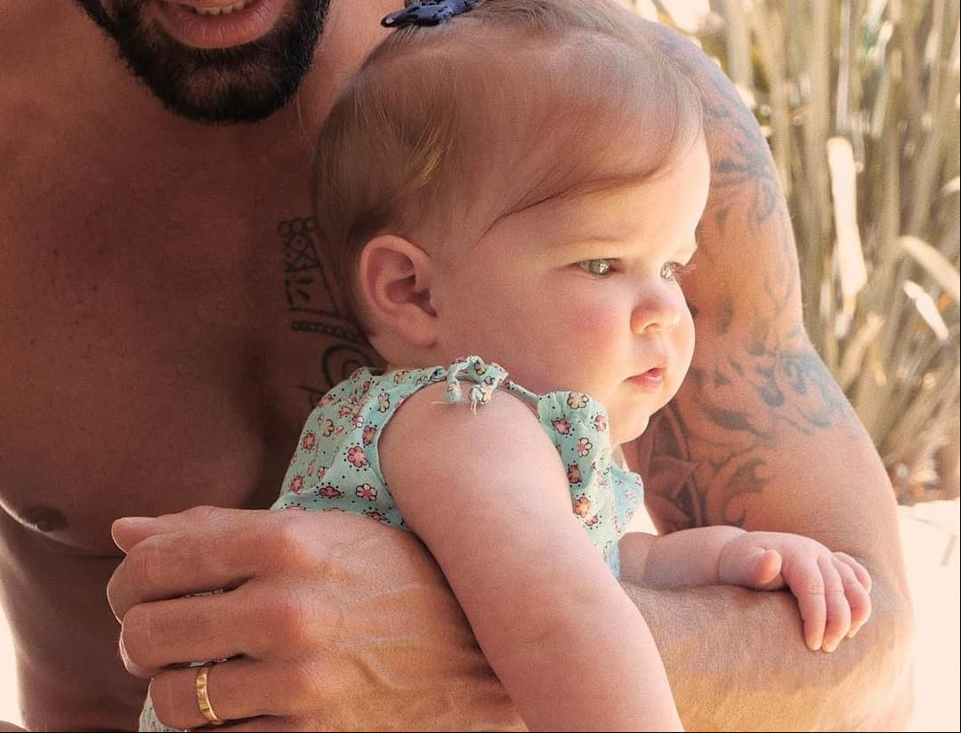 Ricky Martín presume por primera vez el rostro de su hija Lucía: “La luz de mis ojos”
