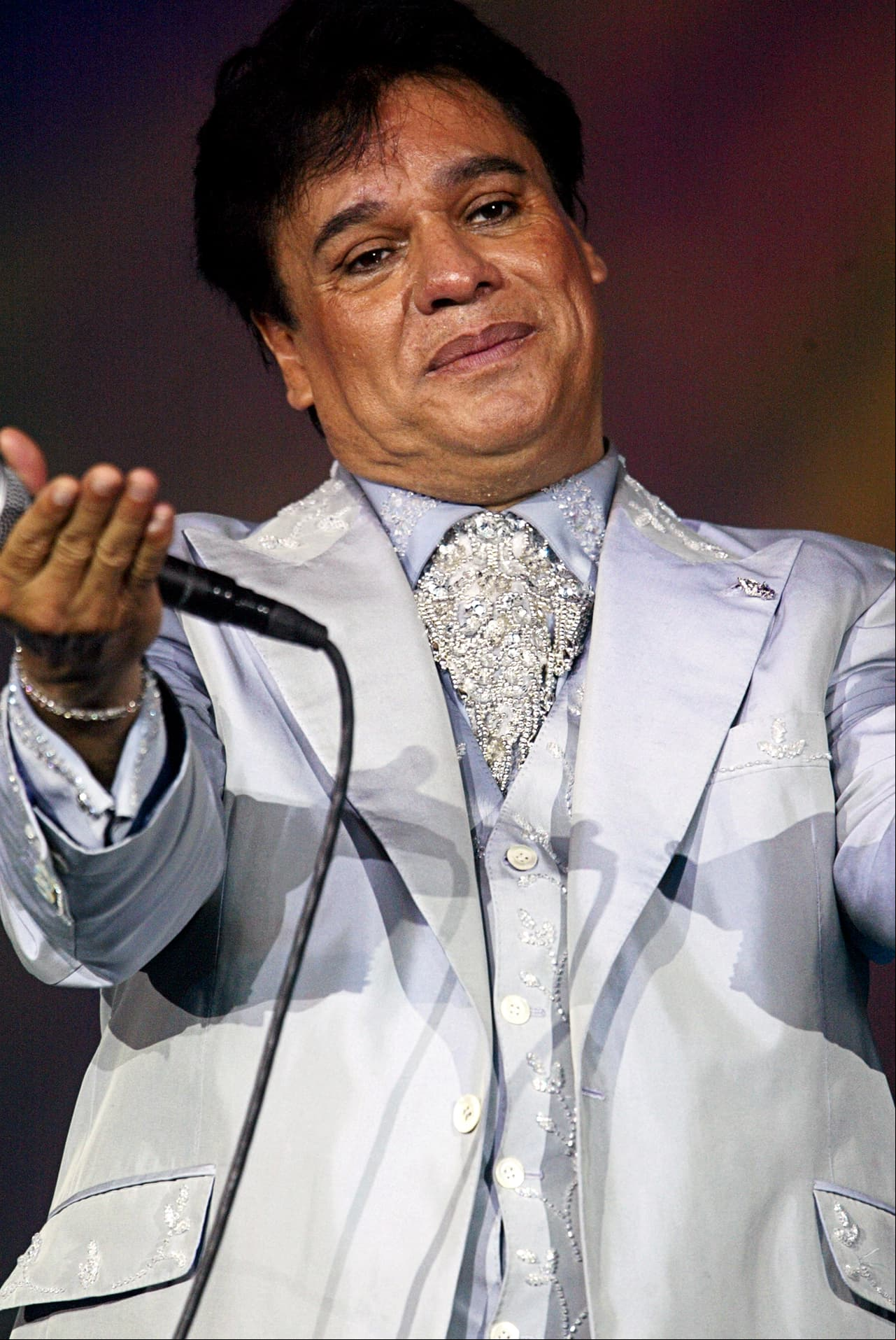 Famosos, como Cepillín, dudan que Juan Gabriel esté muerto.