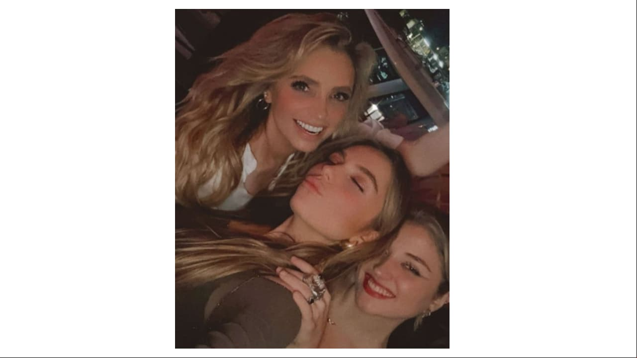 Angélica Rivera con sus hijas Sofía y Fernanda Castro en un evento social