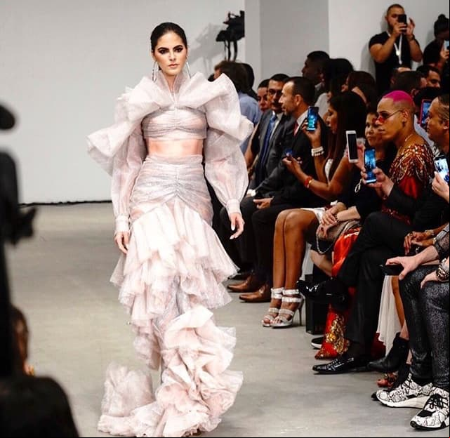 Aragón también ha tenido la oportunidad de modelar, pues durante la Semana de la Moda 2019, en Nueva York, tuvo la oportunidad de participar en el desfile del diseñador dominicano Keyther Estévez.