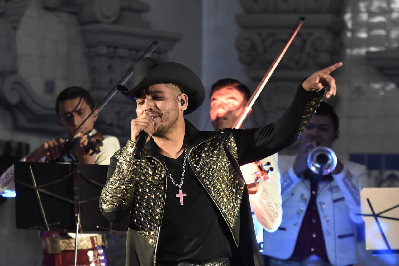 Espinoza Paz presume su nuevo look en Instagram