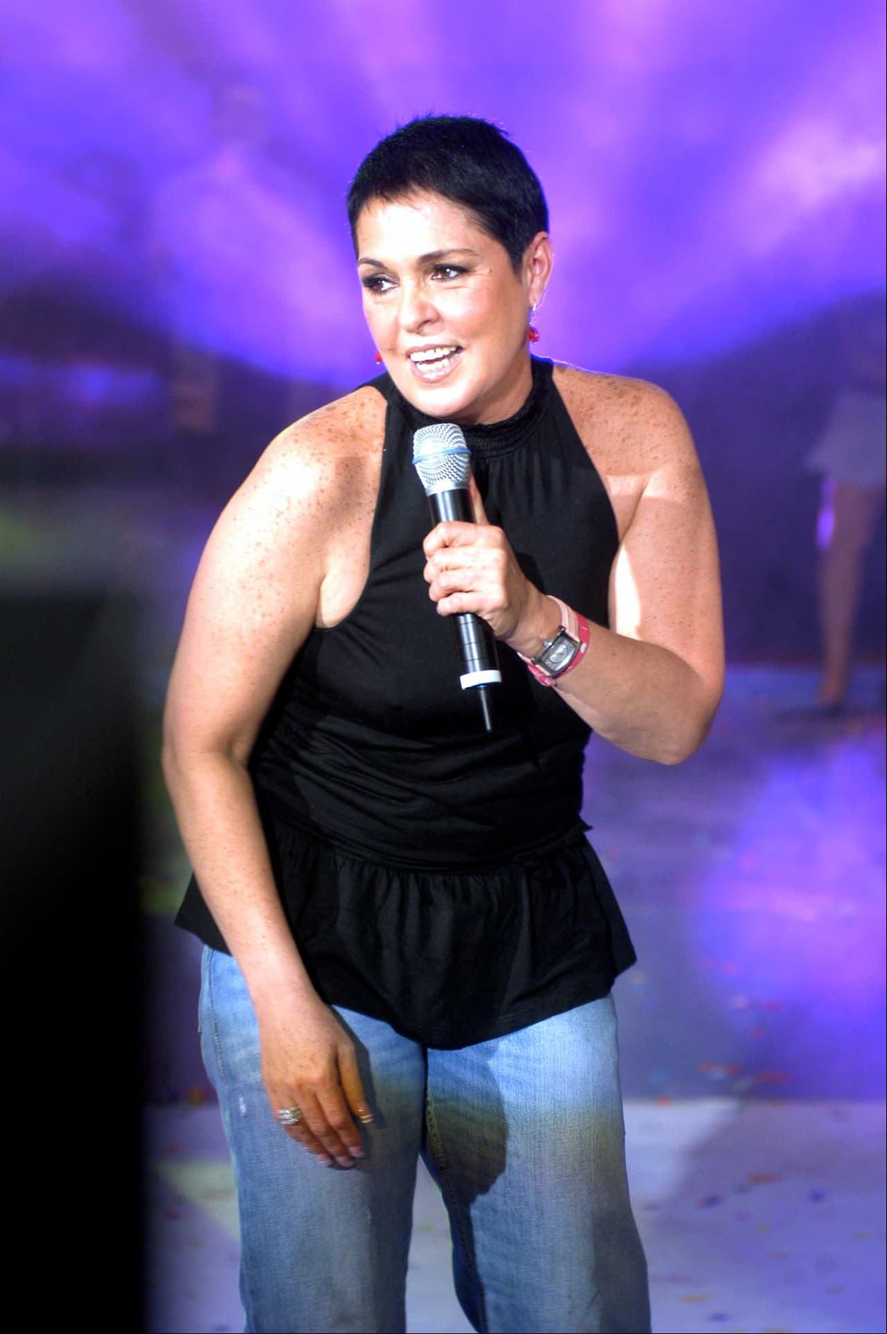 Cada vez que la cantante ve esta historia asegura que encuentra el mensaje principal: “El tema que se toca es un poco fuerte, pero no soy la única mujer que hubiera estado pasando por lo que yo pasé, hombres, jóvenes, siento que es un mensaje en el que sí hay una luz de esperanza”.