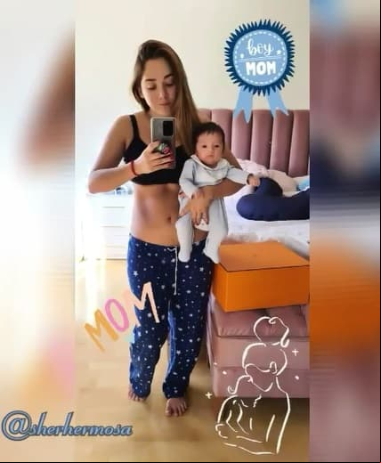“Para las que preguntan qué hice... lactancia materna exclusiva, cargar mucho a André y mucha agua, todavía no me han dado ganas ni tiempo de hacer ejercicio, ni de hacer dieta, me da mucha hambre la lactancia y se me antoja casi puro carbohidrato”, confesó hace unos días junto a una de las fotografías que protagonizó en su más reciente viaje a la playa.