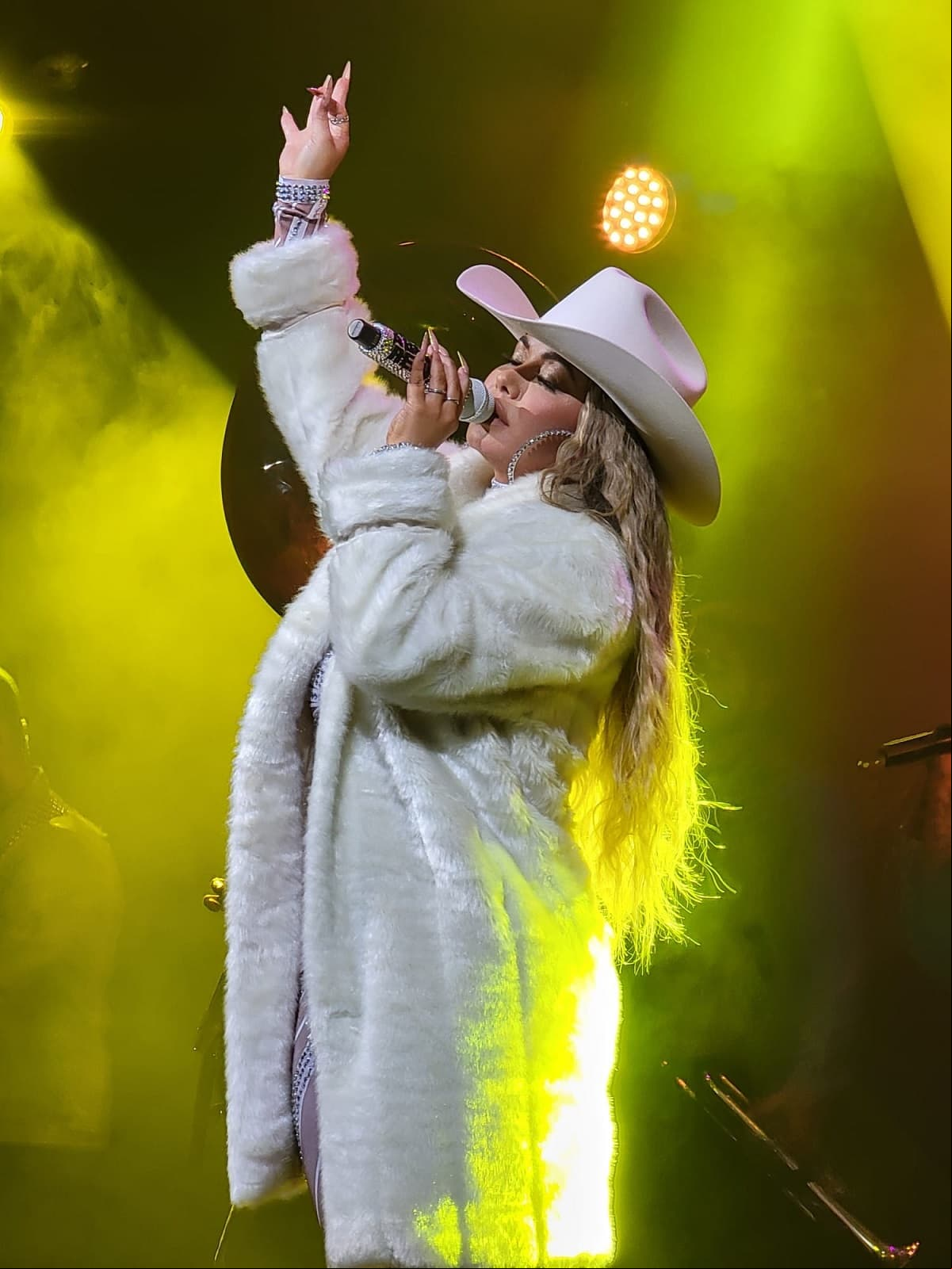 ¿Chiquis Rivera está embarazada? La cantante responde