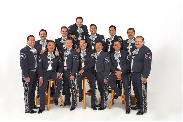 El Mariachi Vargas de Tecalitlán interpreta algunos de los temas populares de México: “El Mariachi Loco”, “La Bikina”, “El Jarabe Tapatío”, entre otros.