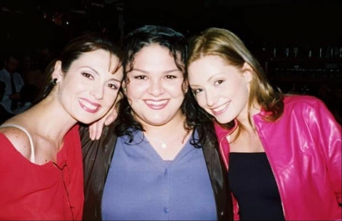 Pero no solo Acosta, las actrices Nora Salinas y Lissette Morelos también se ganarían el cariño de los fans de 'Carita de Ángel' como 'La tía Pelucas' y la 'Hermana Cecilia', respectivamente.