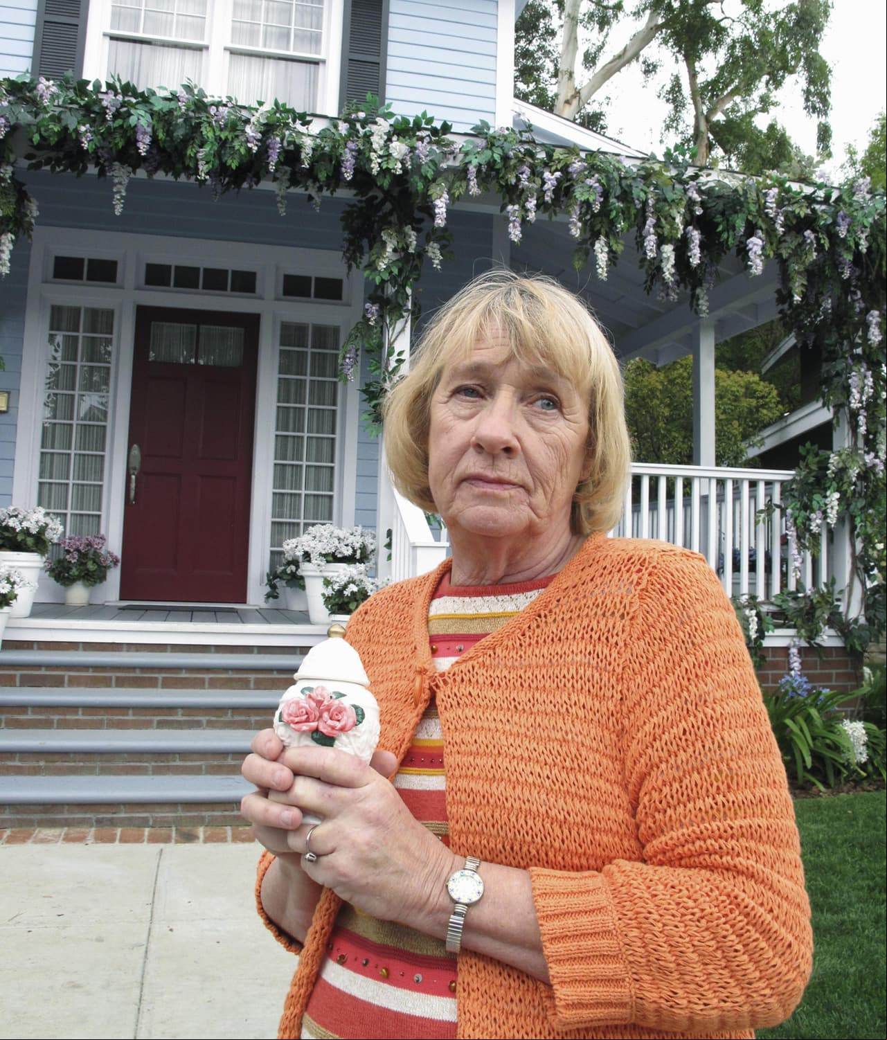 Kathryn Joosten (‘señora McCluskey’) grabó la muerte de su personaje, víctima de un cáncer, y semanas después falleció por las mismas circunstancias (FOTO: ABC)