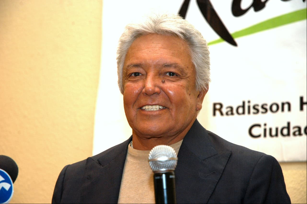 Alberto Vázquez se casa los 81 años de edad; su nueva esposa es 43 años menor que él
