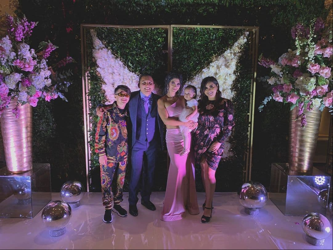 José Ignacio Madrigal y Lorena López fueron los padrinos de la bebé de 1 año 6 meses. Famosos como Araceli Ordaz, Gomita, fueron algunos de los invitados.