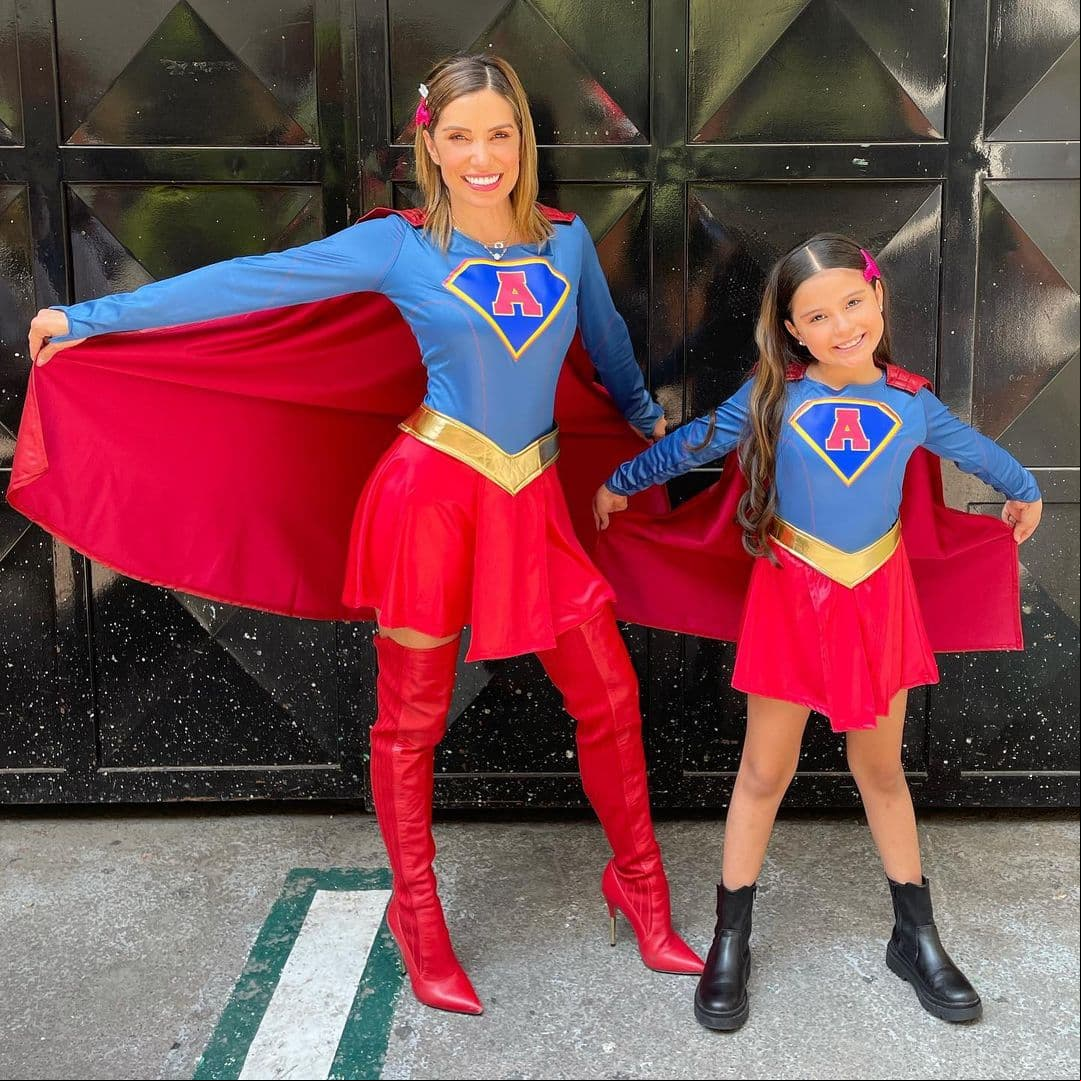 Andrea Escalona se viste de superheroína en Los Chiquillos de Hoy