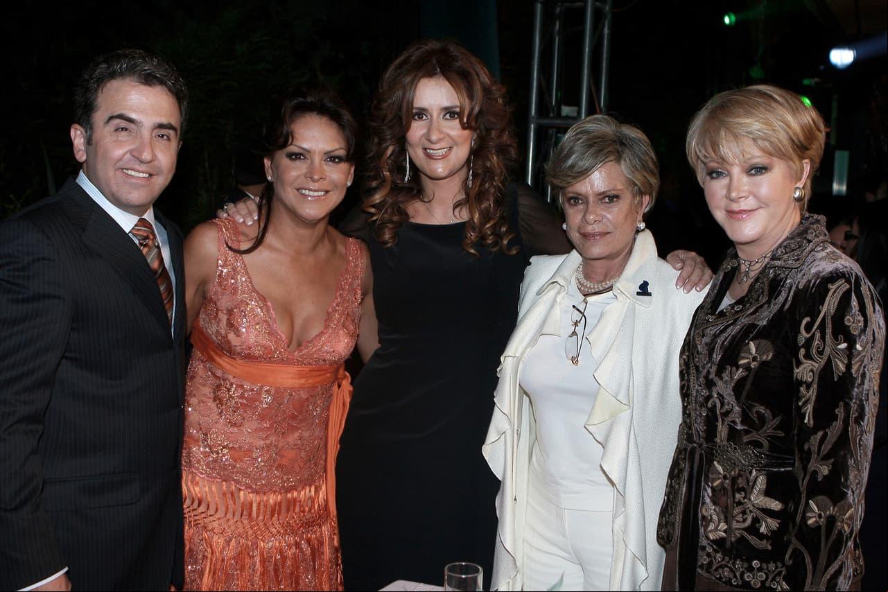 Lolita Ayala y Elsa Sendel acompañaron también a la pareja.