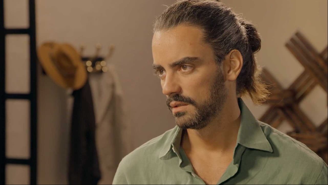 Eduardo confiesa sus crímenes a Lucía sin imaginar que lo está grabando