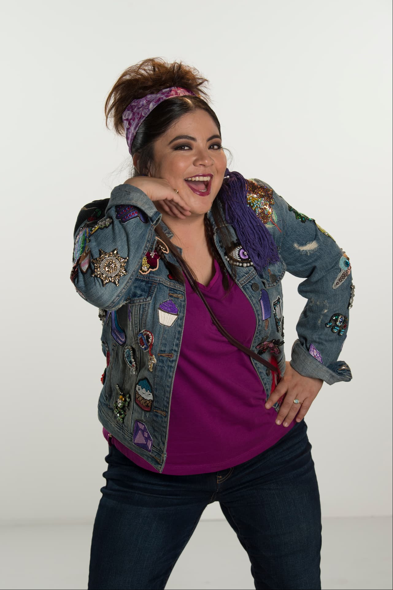 Luz Aldán es Jenifer, la otra gran amiga de Deyanira, quien la aconsejará en todo lo que pueda.