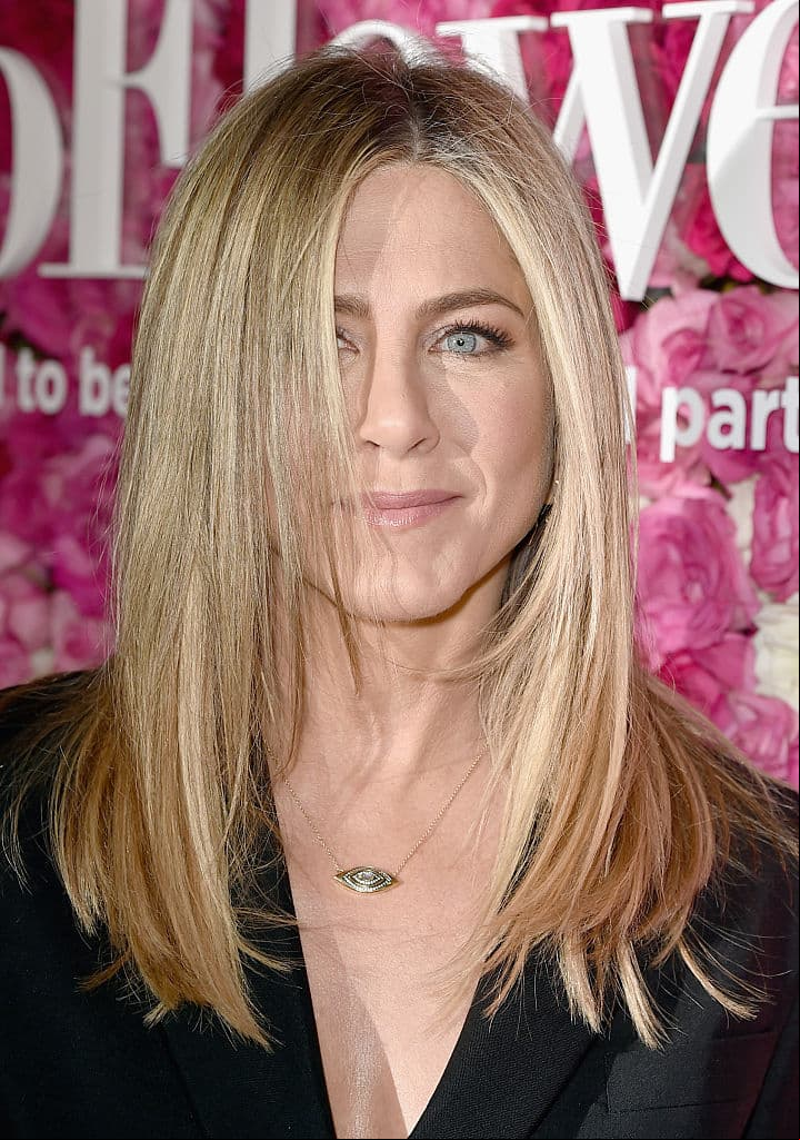 Elizabeth Berkley es otra gran actriz que estuvo cerca de quedarse con el papel de la joven adinerada que abandona el dinero de su familia.
<br>