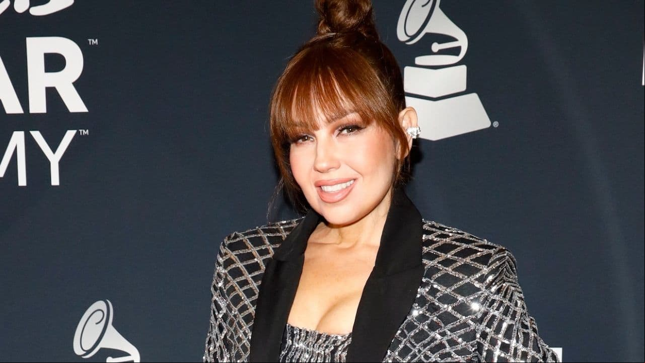 Thalía encanta con sus zapatillas de 'cristal', al estilo de Cenicienta