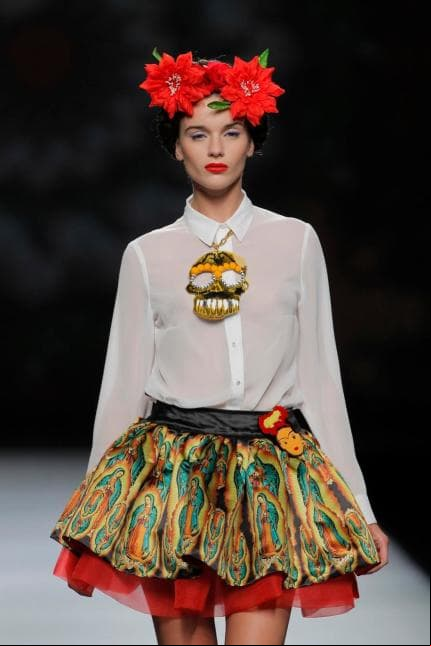 En 2012, la diseñadora española Maya Hansen usó como inspiración a la Virgen de Guadalupe para su desfile en la Semana de la Moda de Madrid.