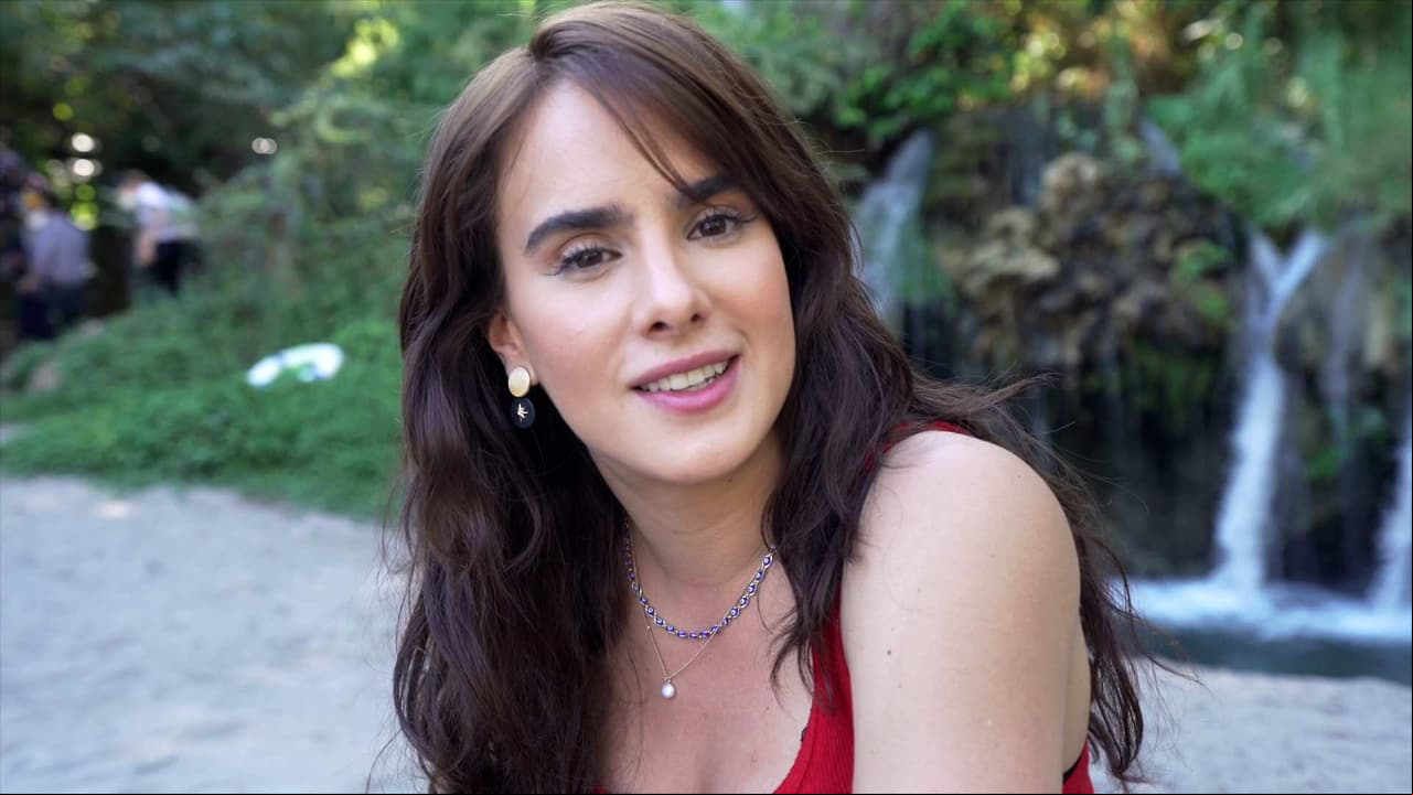 Gala Montes bucea en un manantial para ‘Diseñando tu Amor’