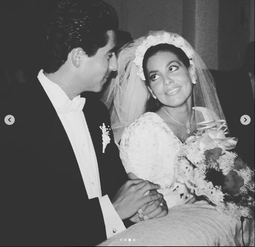 “Aquí seguimos solo por hoy. Gracias Fer por esta gran historia. ¡Te amo, feliz aniversario!”, compartió el actor junto a varias fotos de su enlace matrimonial, consiguiendo más de 36 mil likes.