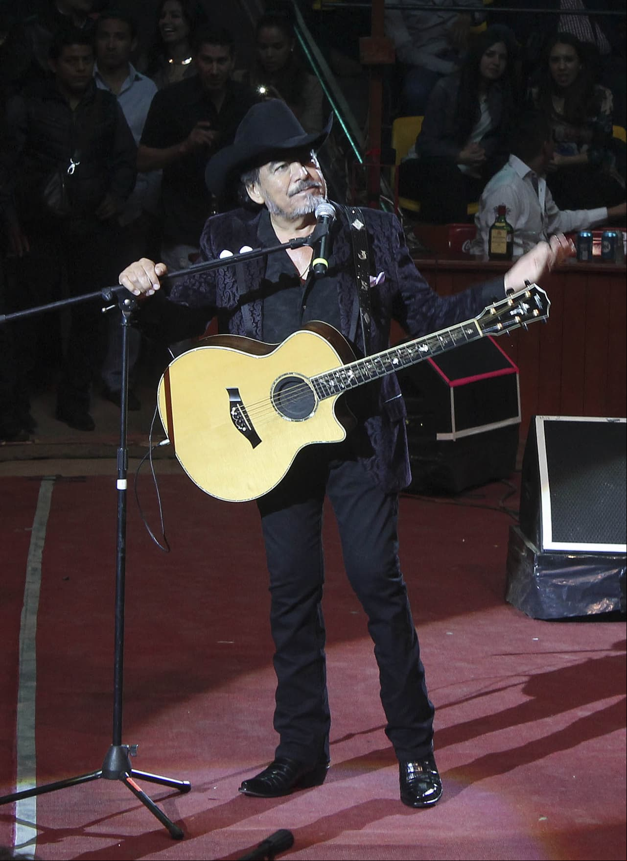 Joan Sebastian en un concierto en Los Ángeles