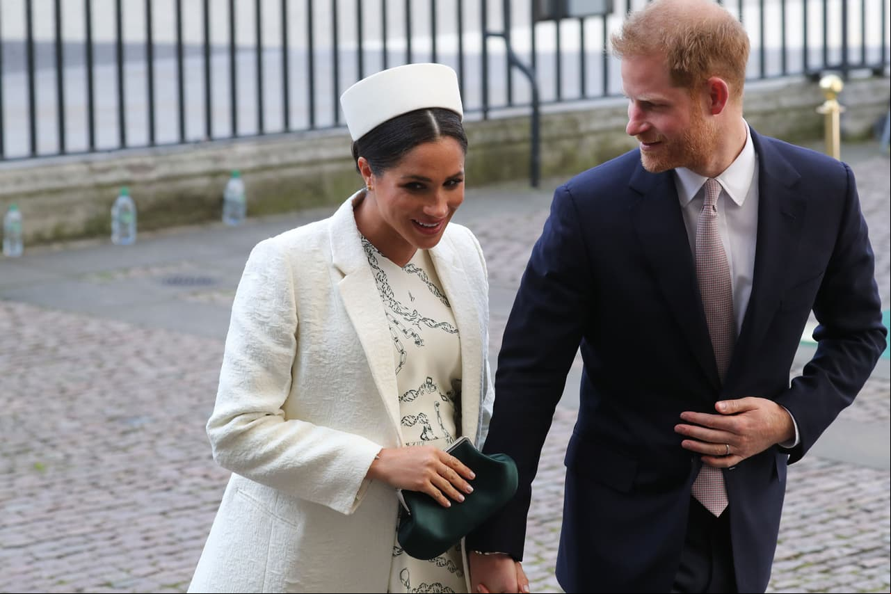 De acuerdo con la información de People en Español, la reina Isabel II tendrá la custodia del retoño de Meghan y Harry.
