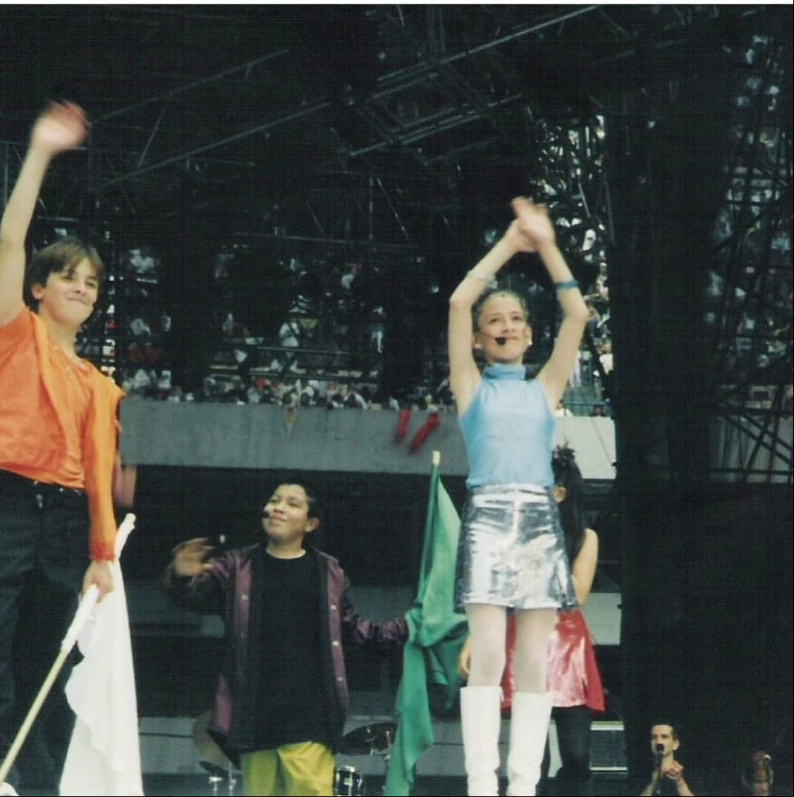 Fue tanto el éxito de 'Amigos x siempre', que Navarrate y todo el elenco relizaron el final de la telenovela en vivo desde el Estadio Azteca.